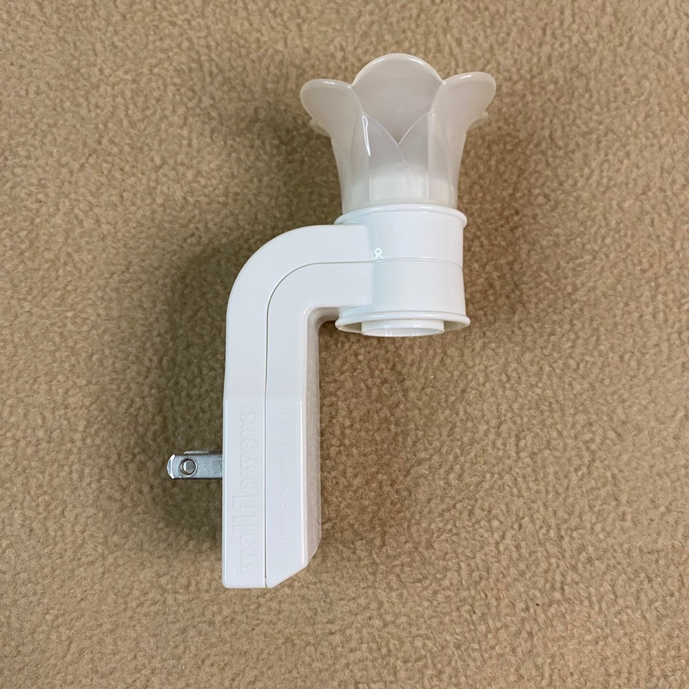 Bath & Body Works Wallflowers Plug In‎ Fragrance Warmer White Tulip Flower GUC